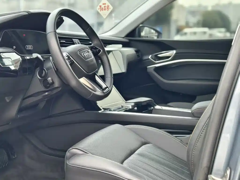 Audi e-tron 2021 50 quattro luxury model купить на сайте DeffCars