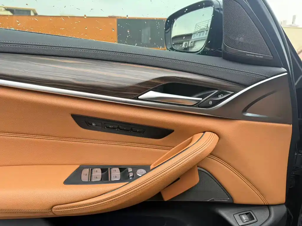 BMW 5 Series 2023 530Li Exclusive M Sports Package купить на сайте DeffCars