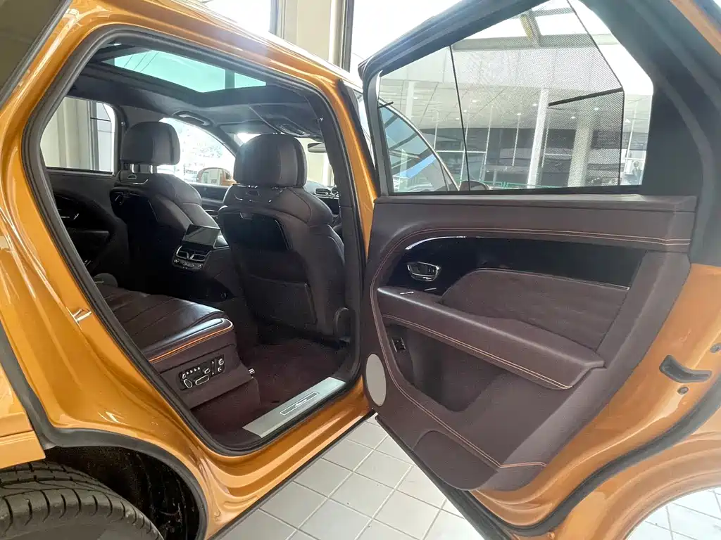Bentayga 2024 4.0T V8 long wheelbase version купить на сайте DeffCars