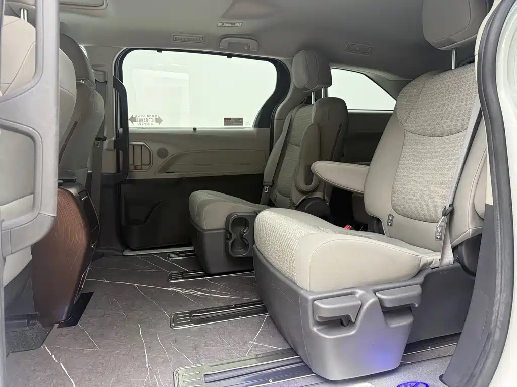 SIENNA 2023 2.5L Hybrid Comfort Edition купить на сайте DeffCars