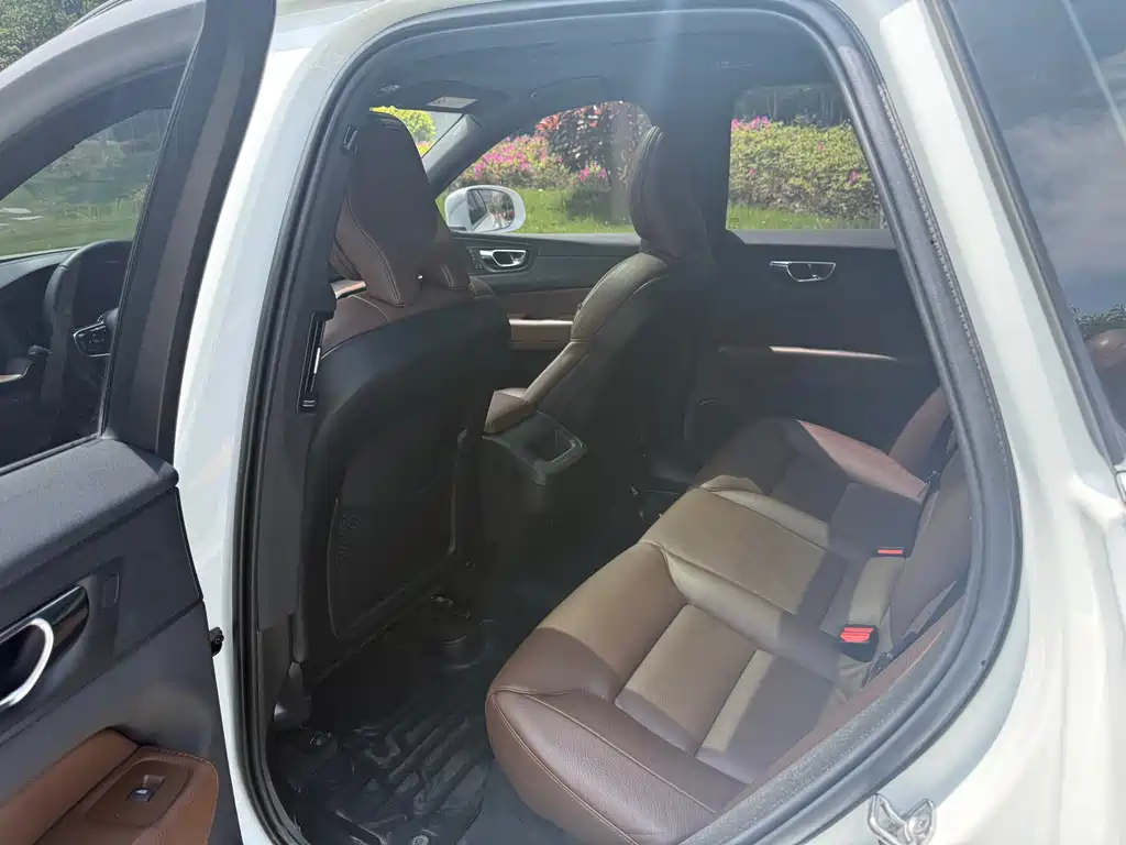 Volvo XC60 2021 T5 four-wheel drive Zhiyuan Deluxe Edition купить на сайте DeffCars