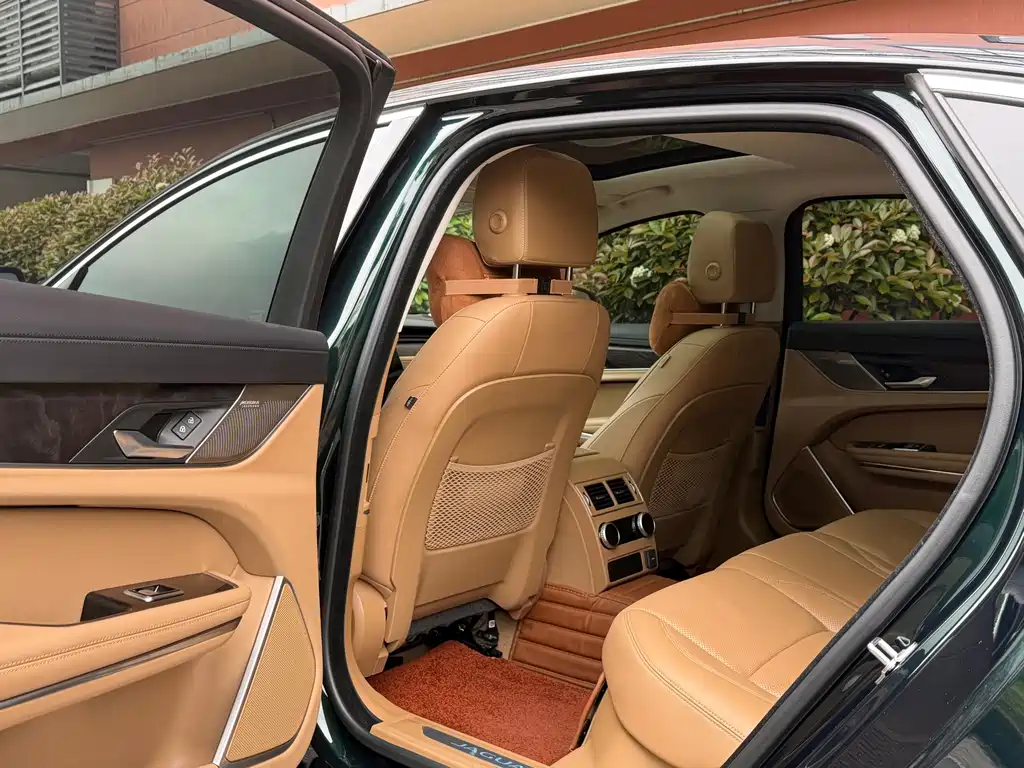 Jaguar XFL 2022 2.0T P250 two-wheel drive exclusive luxury version купить на сайте DeffCars