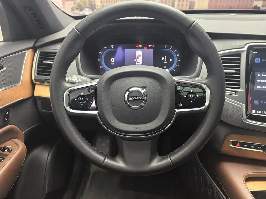 Volvo XC90 2024 B5 Smart Deluxe Edition 5 seats купить на сайте DeffCars
