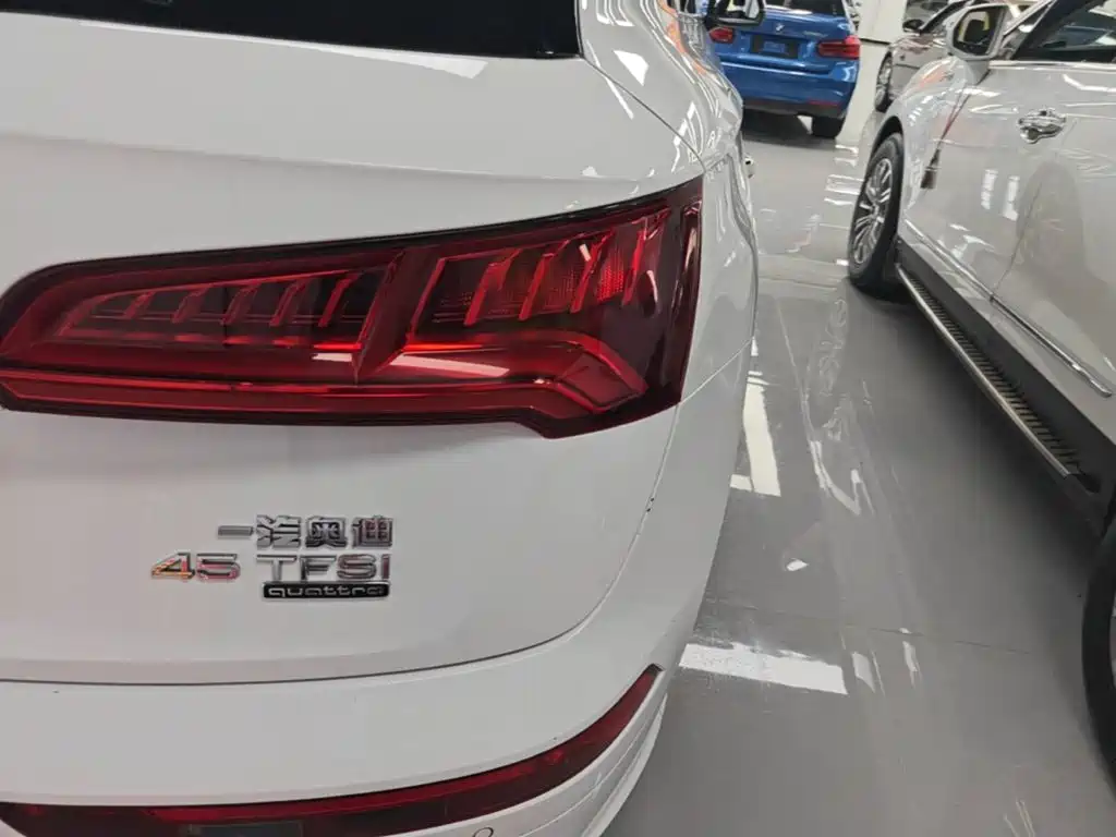 Audi Q5L 2018 45 TFSI Exclusive Fashion Model National VI купить на сайте DeffCars