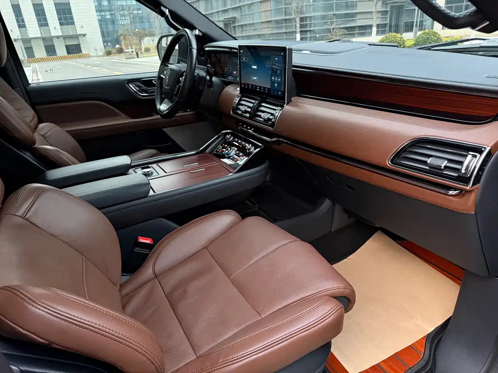 Navigator 2022 3.5T Long Axis Presidential Edition купить на сайте DeffCars
