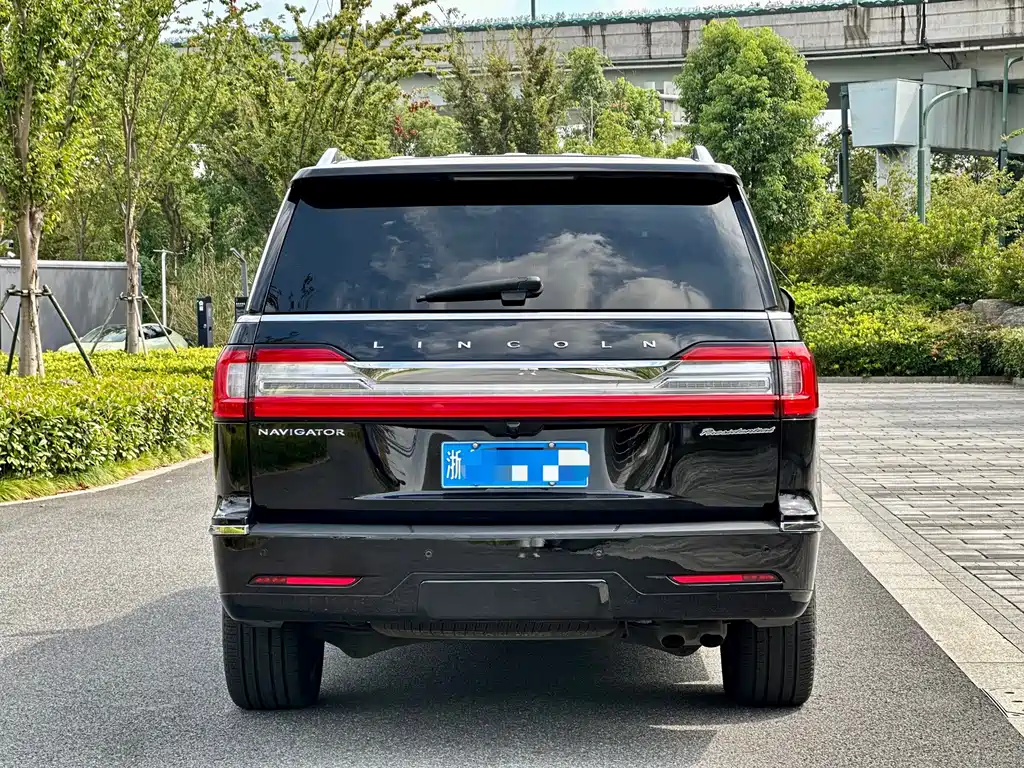 Navigator 2019 3.5T President Series National VI купить на сайте DeffCars