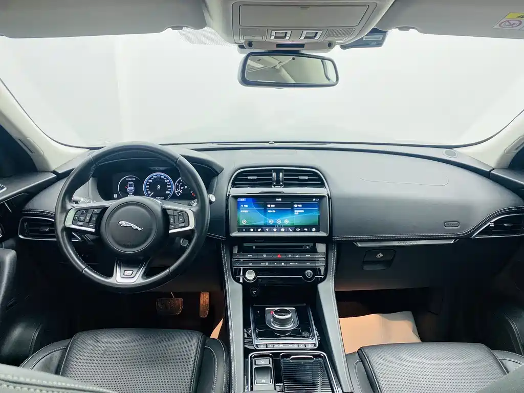 Jaguar F-PACE 2019 2.0T four-wheel drive R-Sport sports version купить на сайте DeffCars