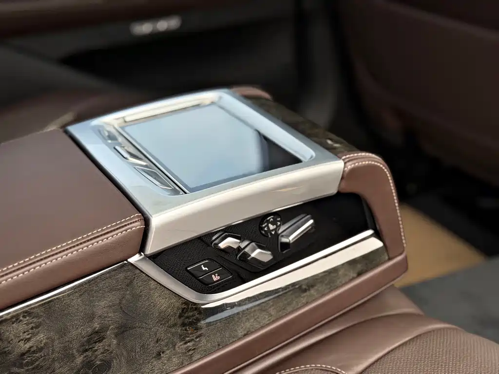 BMW 7 Series 2016 730Li Luxury купить на сайте DeffCars