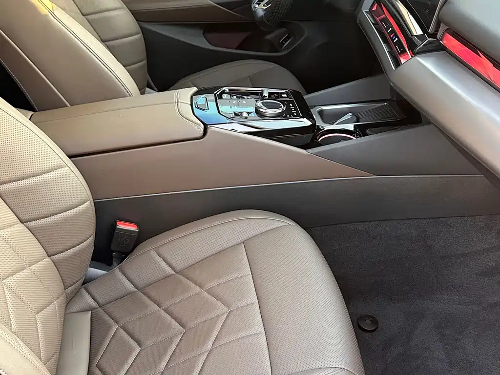 BMW 5 Series 2025 525Li M Sports Package купить на сайте DeffCars