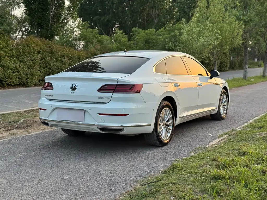 FAW-Volkswagen CC 2019 330TSI Charming Edition National VI купить на сайте DeffCars