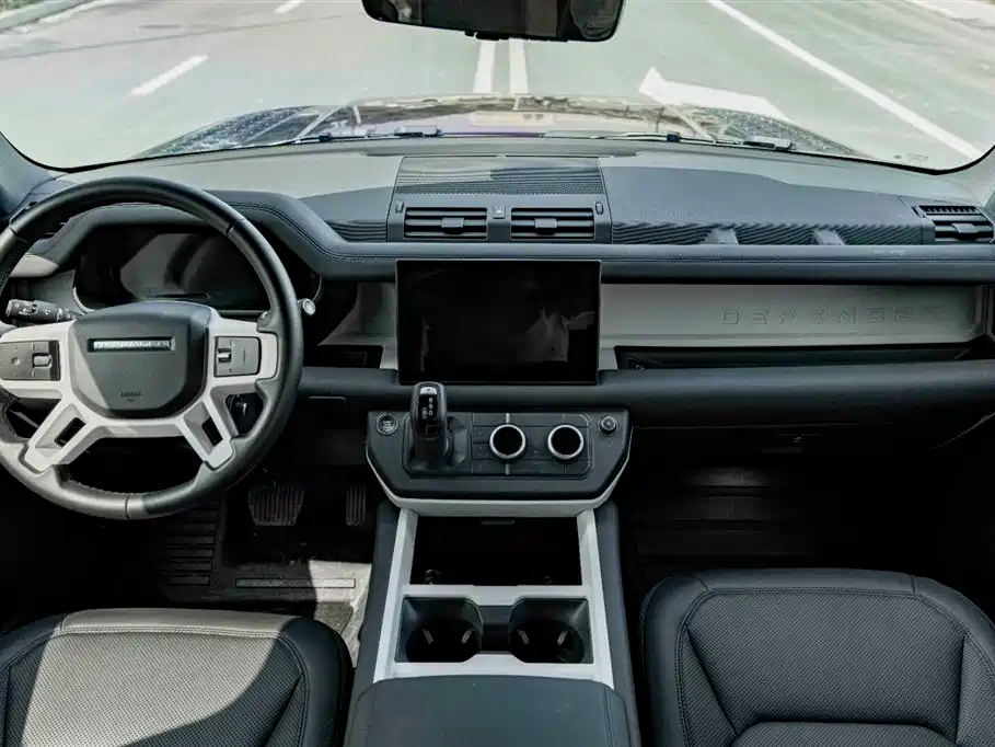 Land Rover Defender 2025 110 3.0T P400 X-Dynamic SE купить на сайте DeffCars