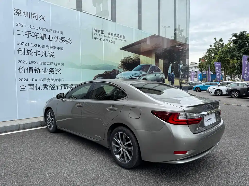 Lexus ES 2015 300h Comfort Edition купить на сайте DeffCars