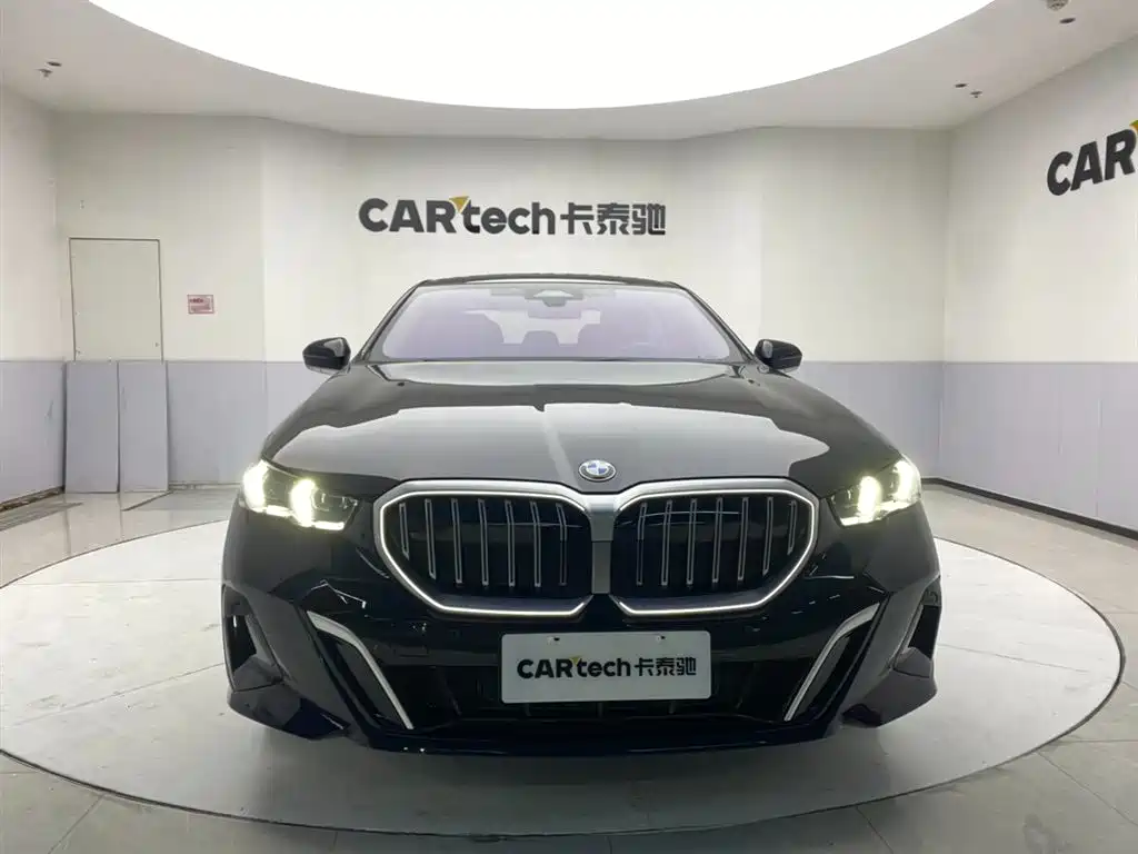 BMW 5 Series 2024 530Li Leading M Sports Package купить на сайте DeffCars