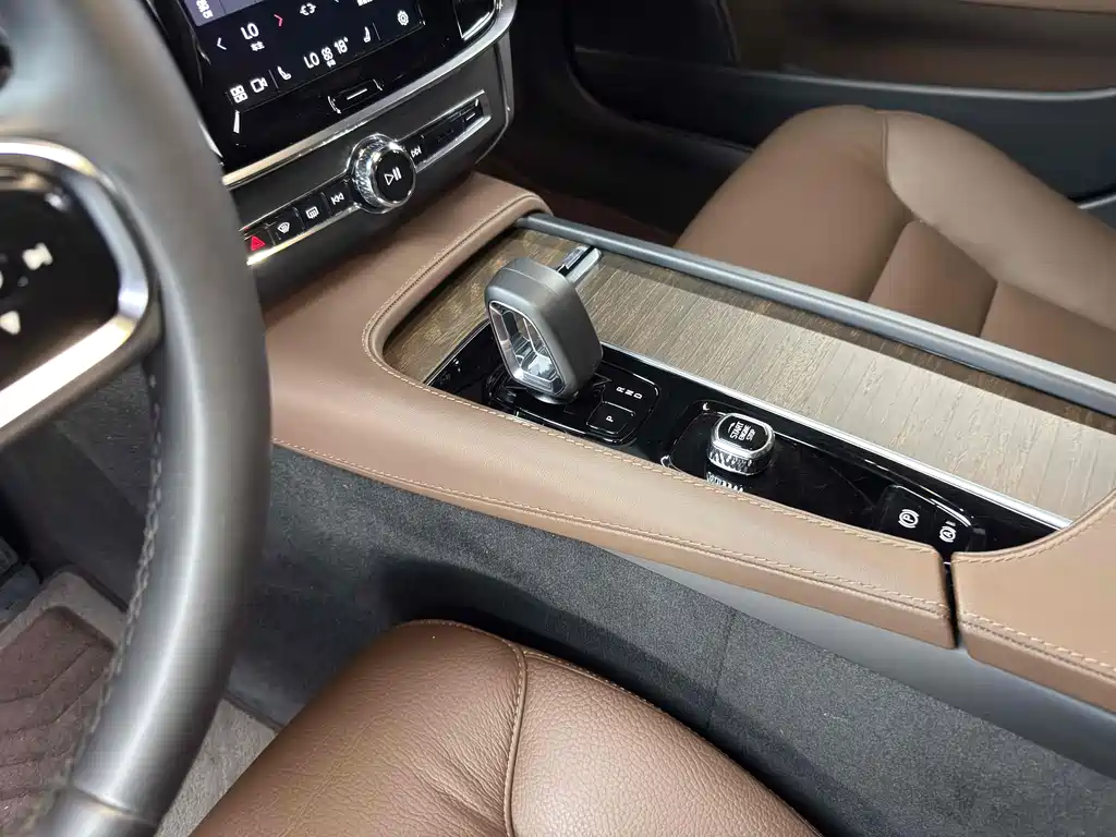 Volvo V90 2024 Cross Country B5 AWD Zhiyuan Edition купить на сайте DeffCars