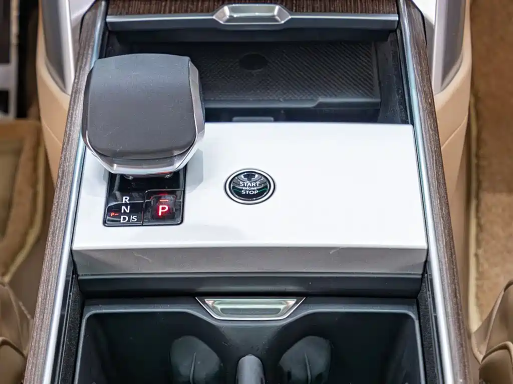 Range Rover 2025 3.0 L6 400PS Extended Edition купить на сайте DeffCars