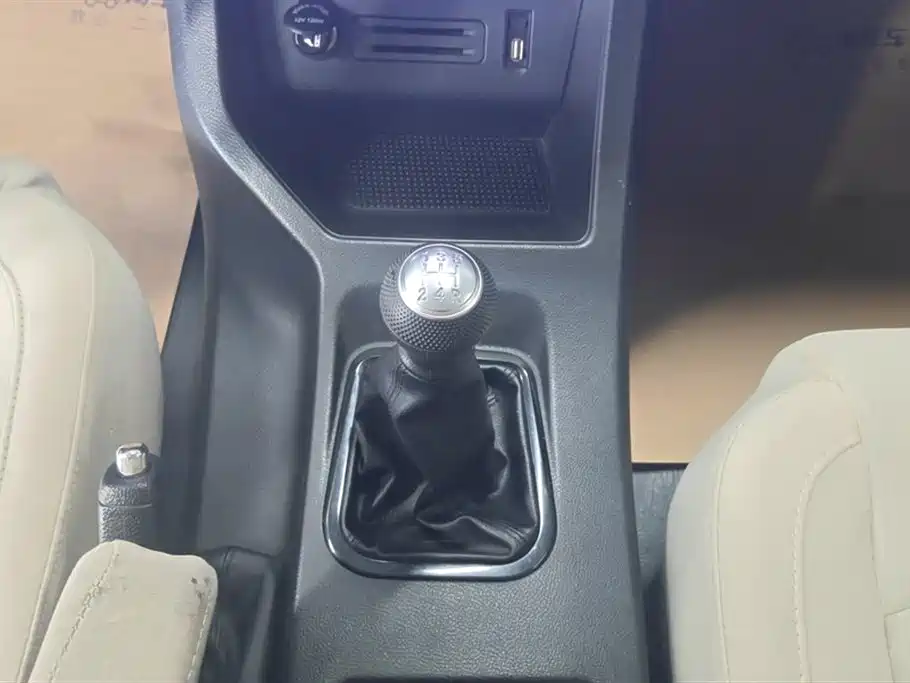 Lingzhi 2022 M5L 1.6L practical 7-seater купить на сайте DeffCars