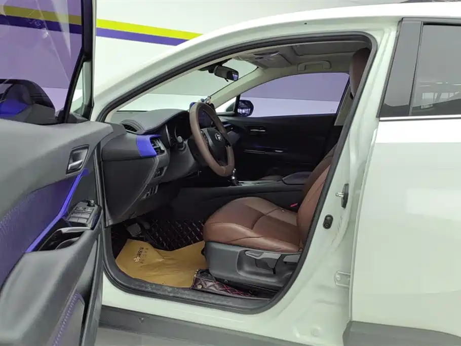 Toyota C-HR 2018 2.0L Leading Sunroof Version National VI купить на сайте DeffCars