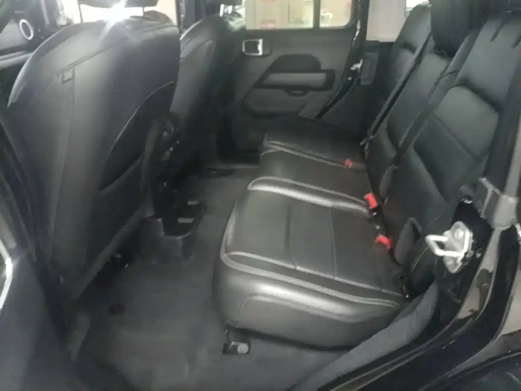 Wrangler 2018 2.0T Sahara four-door version купить на сайте DeffCars