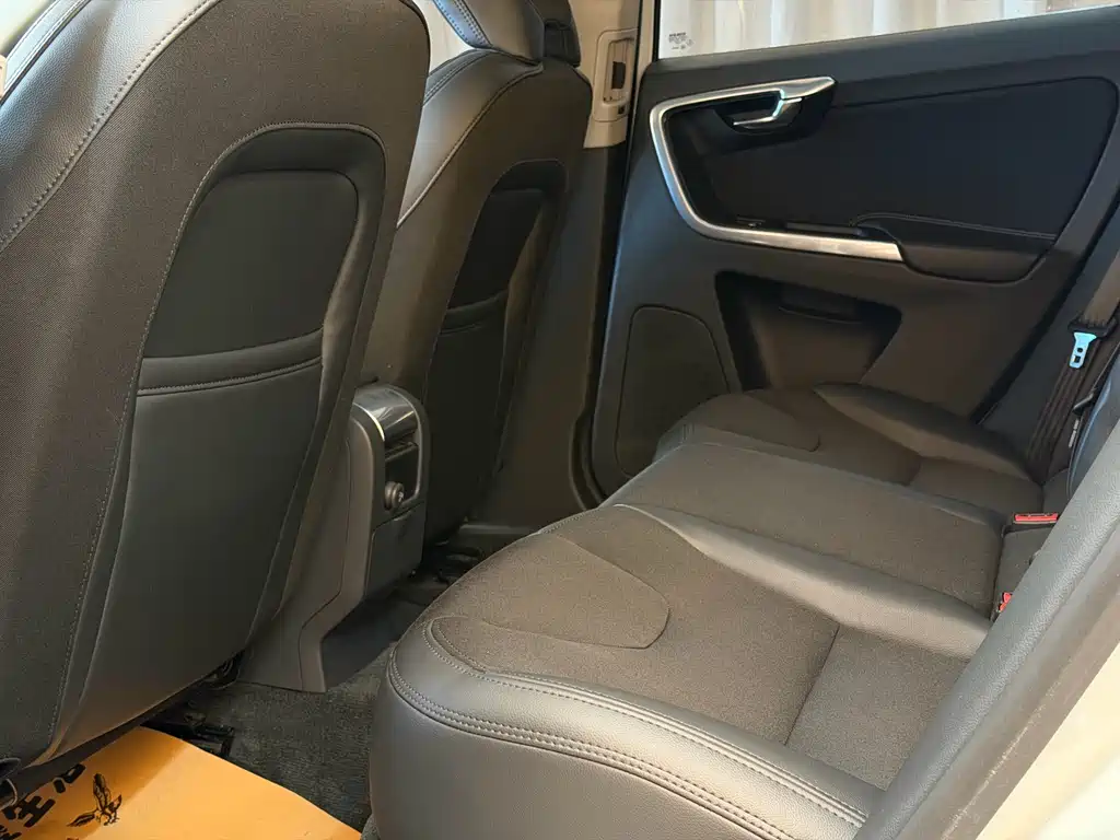 Volvo XC60 2016 T5 Smart Travel Edition купить на сайте DeffCars