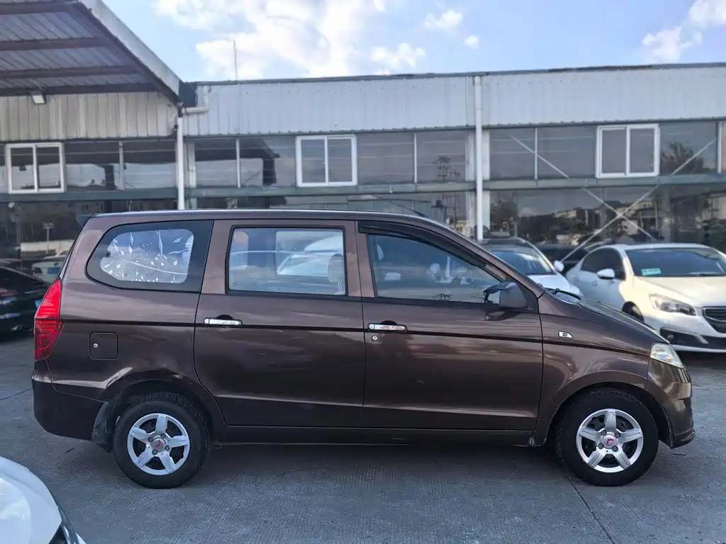 Wuling Hongguang 2015 1.2L S basic model National V купить на сайте DeffCars