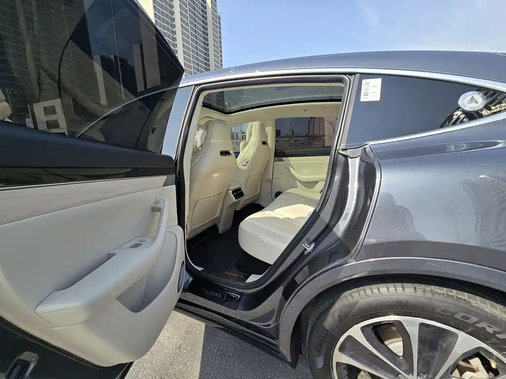 Zhijie R7 2025 extended range 251km Pro купить на сайте DeffCars