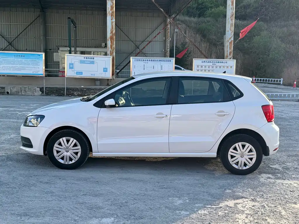 Polo 2016 1.4L manual fashion model купить на сайте DeffCars