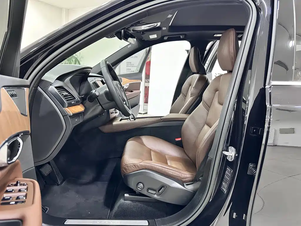 Volvo XC90 2023 B5 Smart Deluxe Edition 7 seats купить на сайте DeffCars