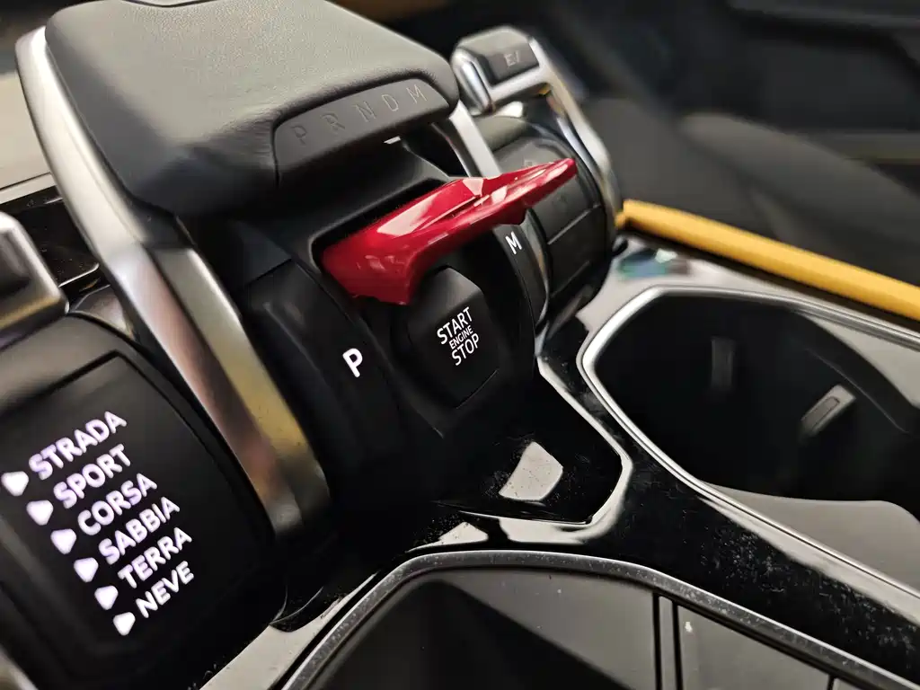 Urus SE 2025 4.0T Standard Edition купить на сайте DeffCars
