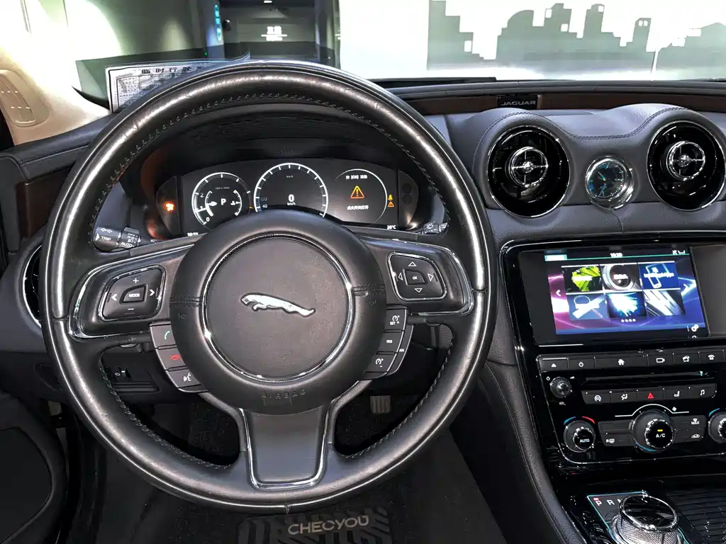 Jaguar XJ 2016 XJL 2.0T two-wheel drive elegant business version купить на сайте DeffCars