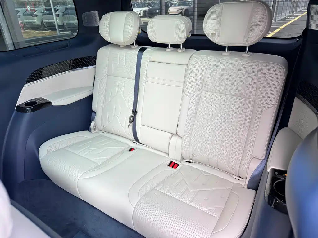 Jikrypton 009 2024 seven-seat aisle version four-wheel drive 108kWh купить на сайте DeffCars