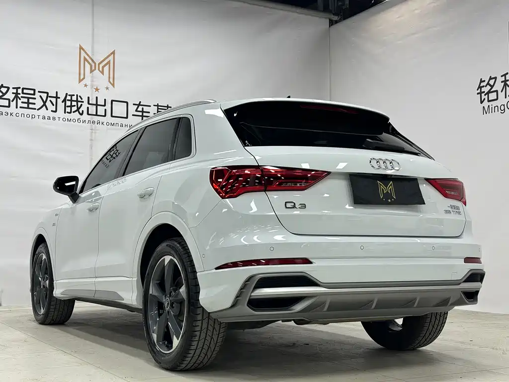 Audi Q3 2022 35 TFSI Fashionable and Dynamic купить на сайте DeffCars