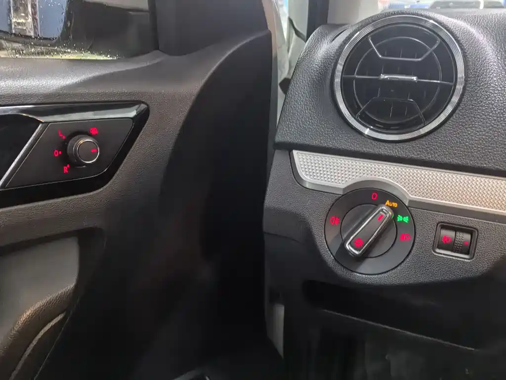 Jetta VA3 2019 1.5L Automatic Honor Edition купить на сайте DeffCars
