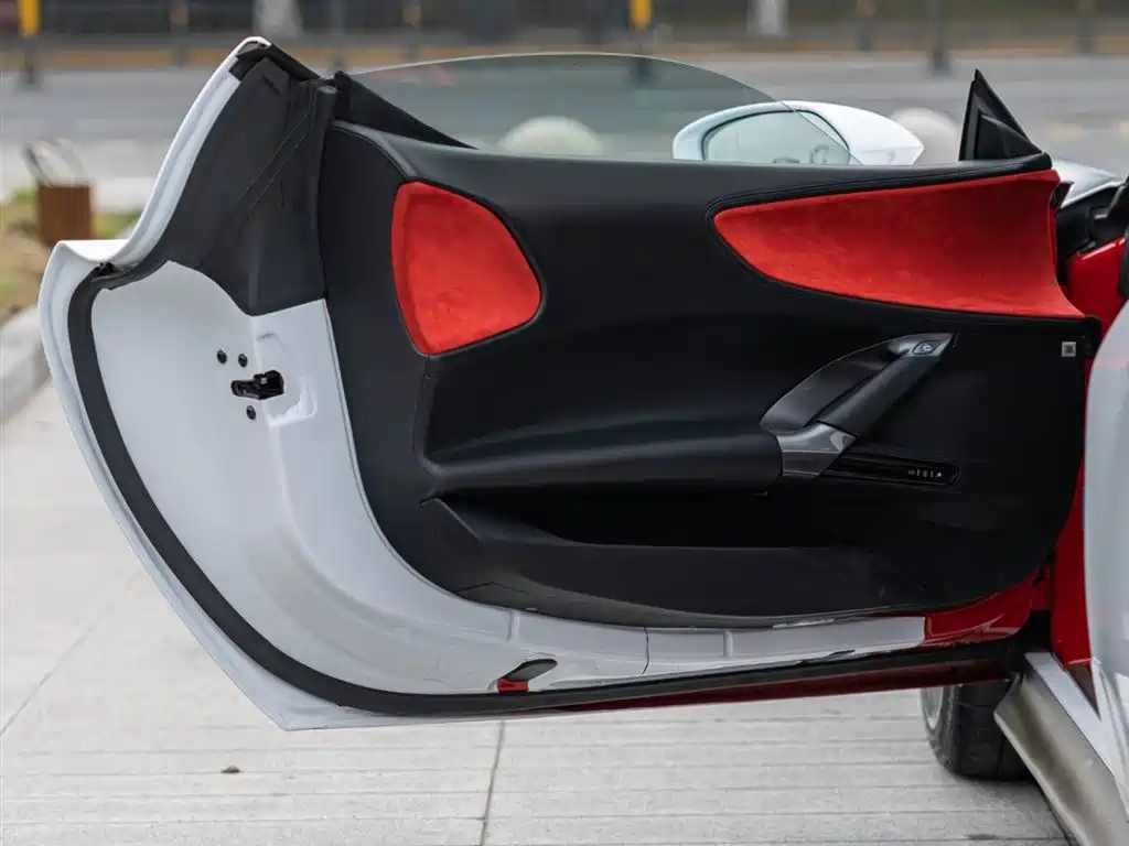 SF90 2020 3.9T V8 Stradale купить на сайте DeffCars