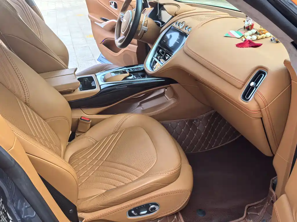 Aston Martin DBX 2022 4.0T V8 купить на сайте DeffCars