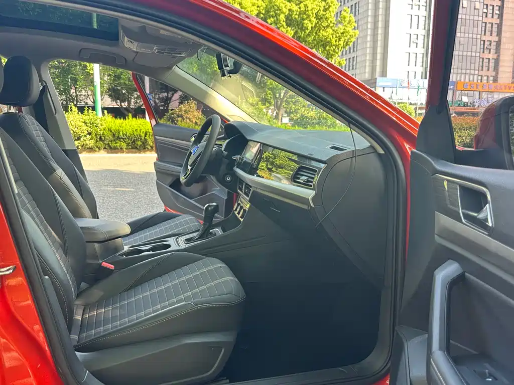 Lavida 2018 Hatchback 200TSI DSG Comfort Edition National V купить на сайте DeffCars