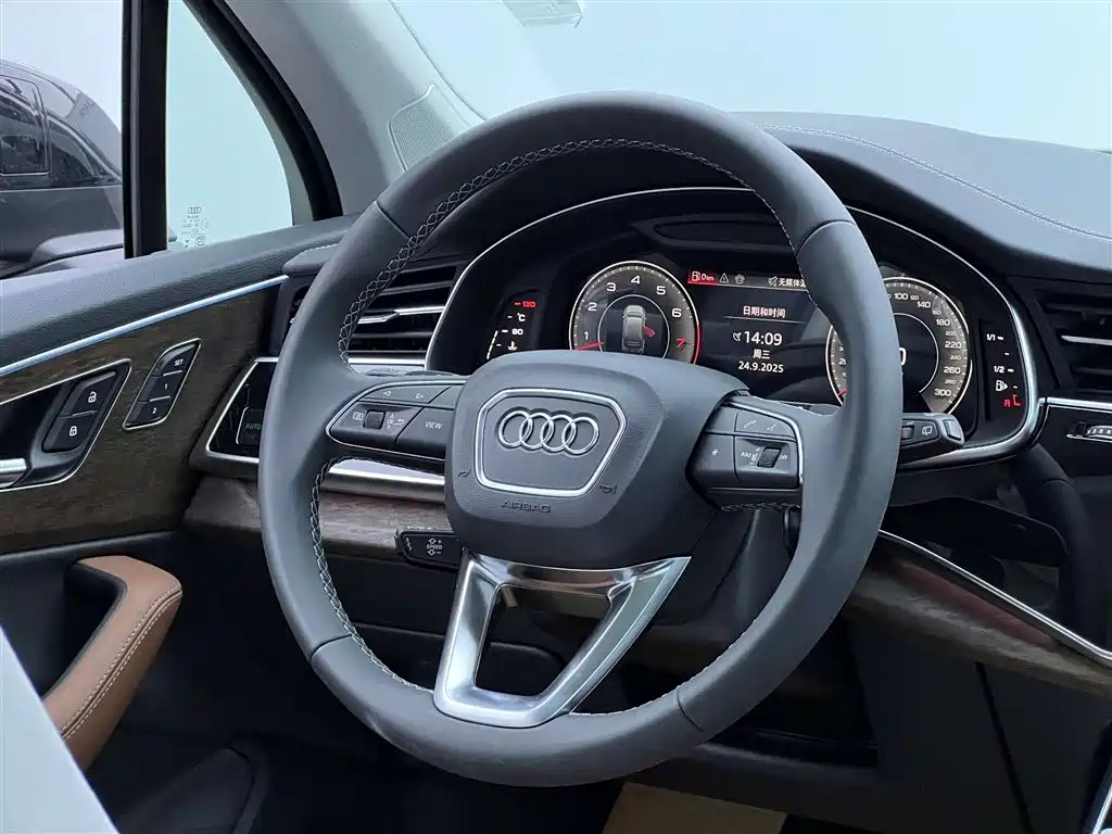 Audi Q7 2025 55 TFSI quattro S line sports купить на сайте DeffCars