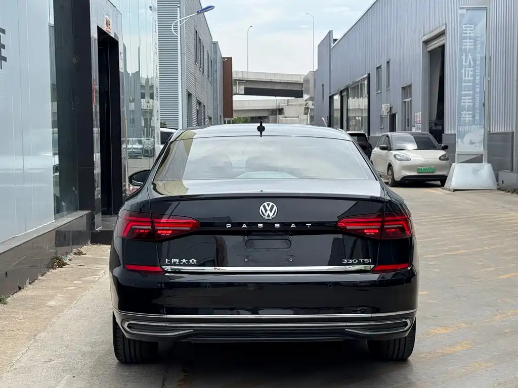 Passat 2019 330TSI Deluxe Edition National VI купить на сайте DeffCars