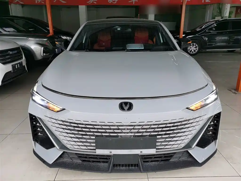 Changan UNI-V 2022 1.5T smart pilot model купить на сайте DeffCars