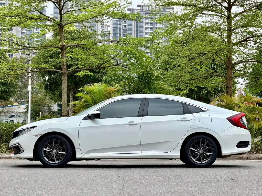 Civic 2019 220TURBO CVT Dynamic Edition National V купить на сайте DeffCars