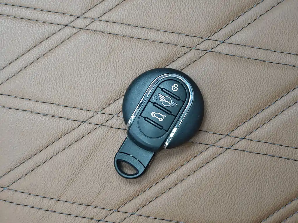 MINI 2022 2.0T COOPER S Artist купить на сайте DeffCars