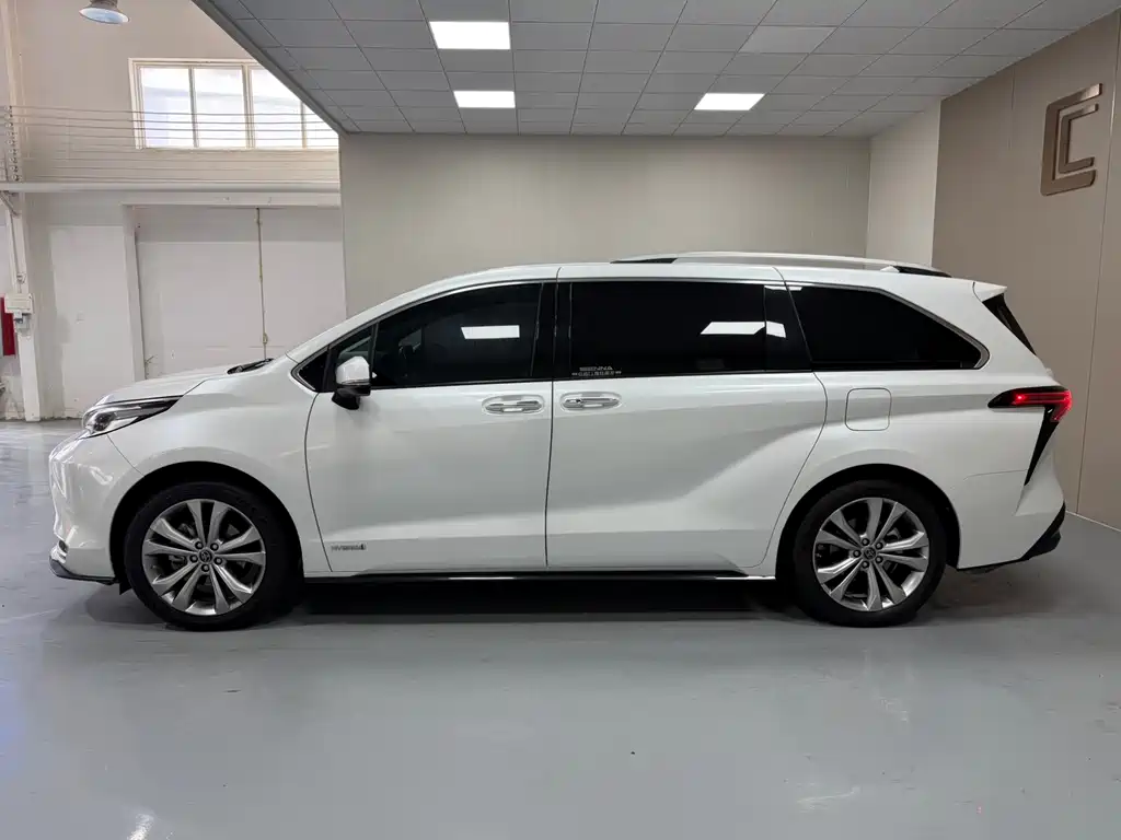 SIENNA 2023 2.5L Hybrid Premium Edition купить на сайте DeffCars