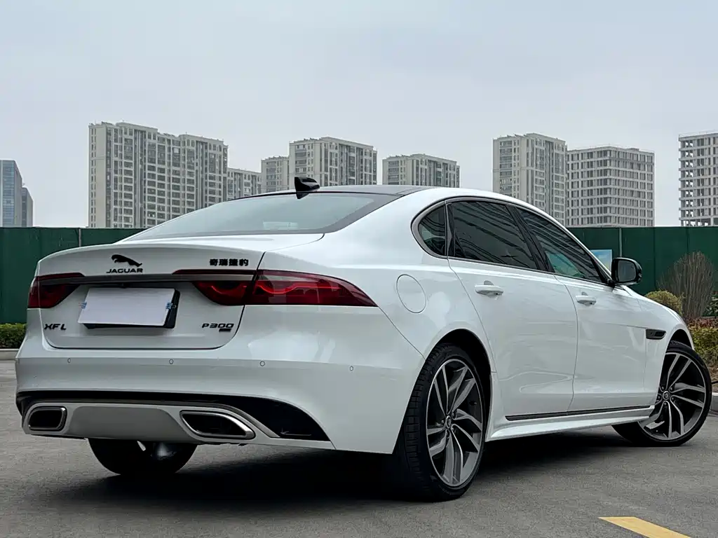 Jaguar XFL 2024 2.0T P300 four-wheel drive flagship sports gold version купить на сайте DeffCars