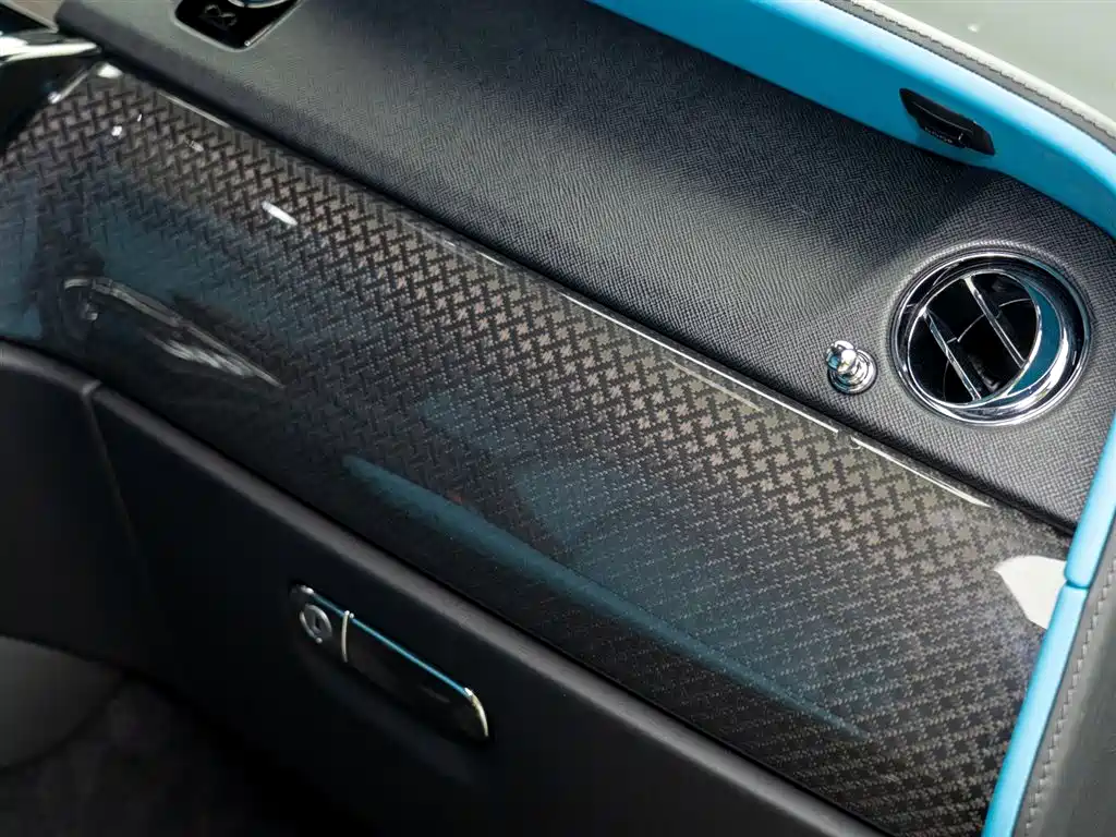 Cullinan 2024 Black Badge купить на сайте DeffCars