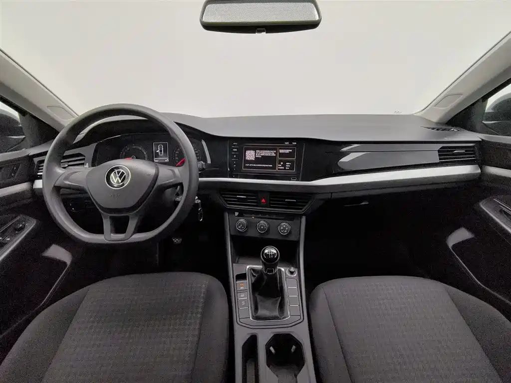 Bora 2021 1.5L manual fashion smart connected version купить на сайте DeffCars