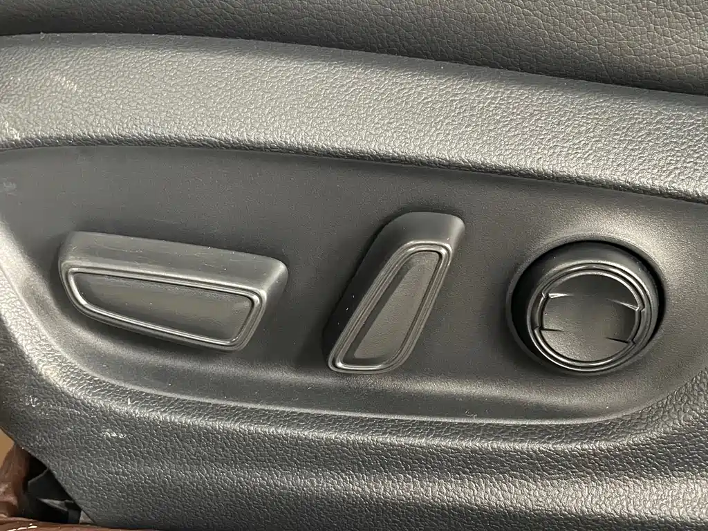 Camry 2021 2.5G Deluxe Edition купить на сайте DeffCars