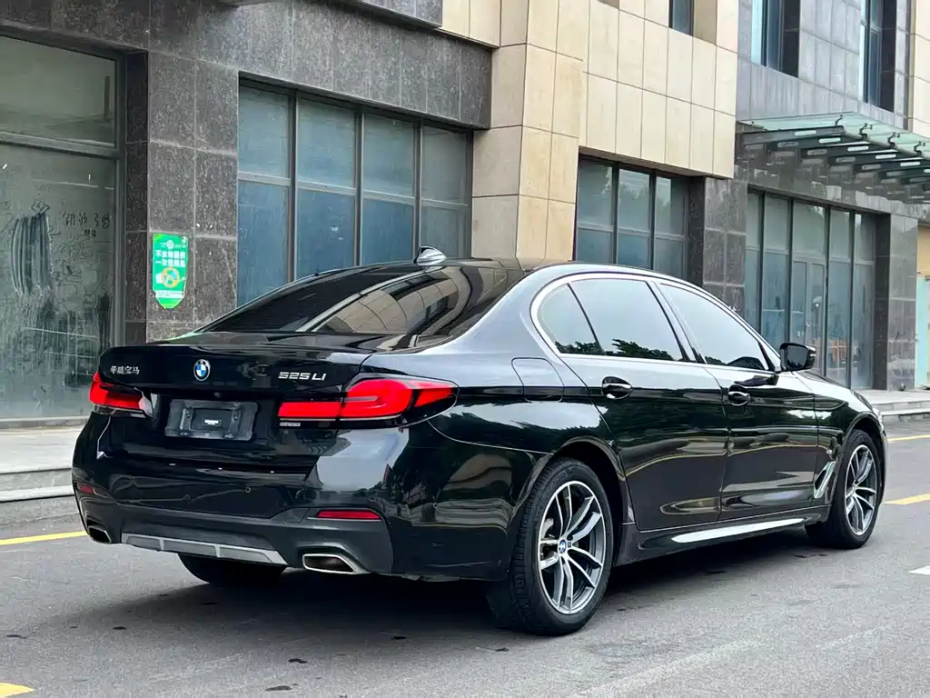 BMW 5 Series 2022 525Li M Sports Package купить на сайте DeffCars