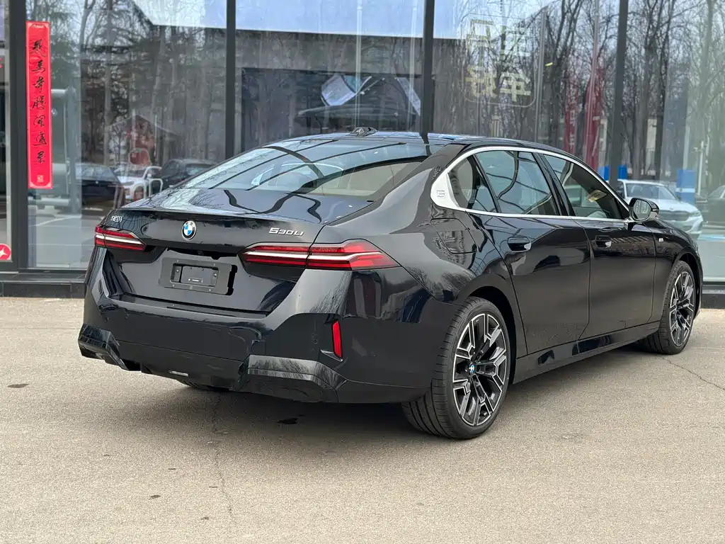 BMW 5 Series 2025 530Li Leading M Sports Package купить на сайте DeffCars