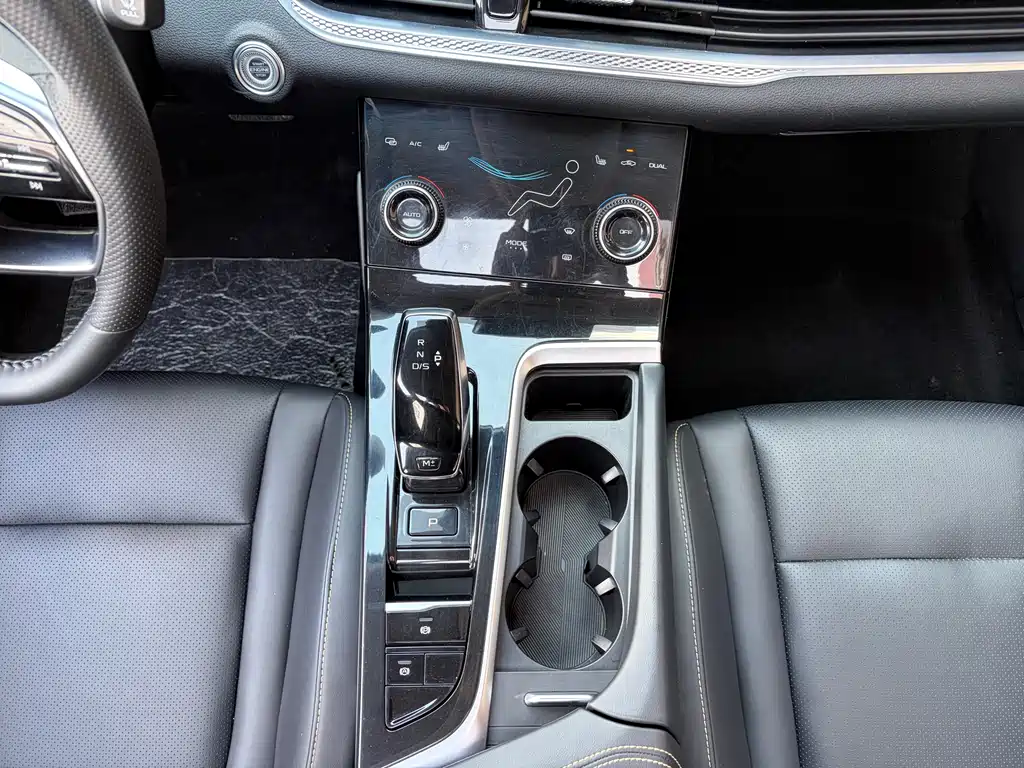 Pentium B70 2021 1.5T Automatic 15th Anniversary Edition купить на сайте DeffCars