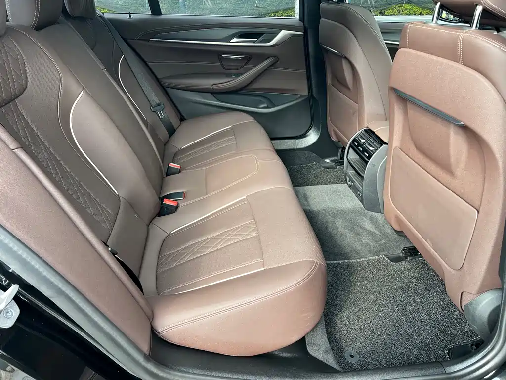 BMW 5 Series 2021 530Li Leading M Sports Package купить на сайте DeffCars