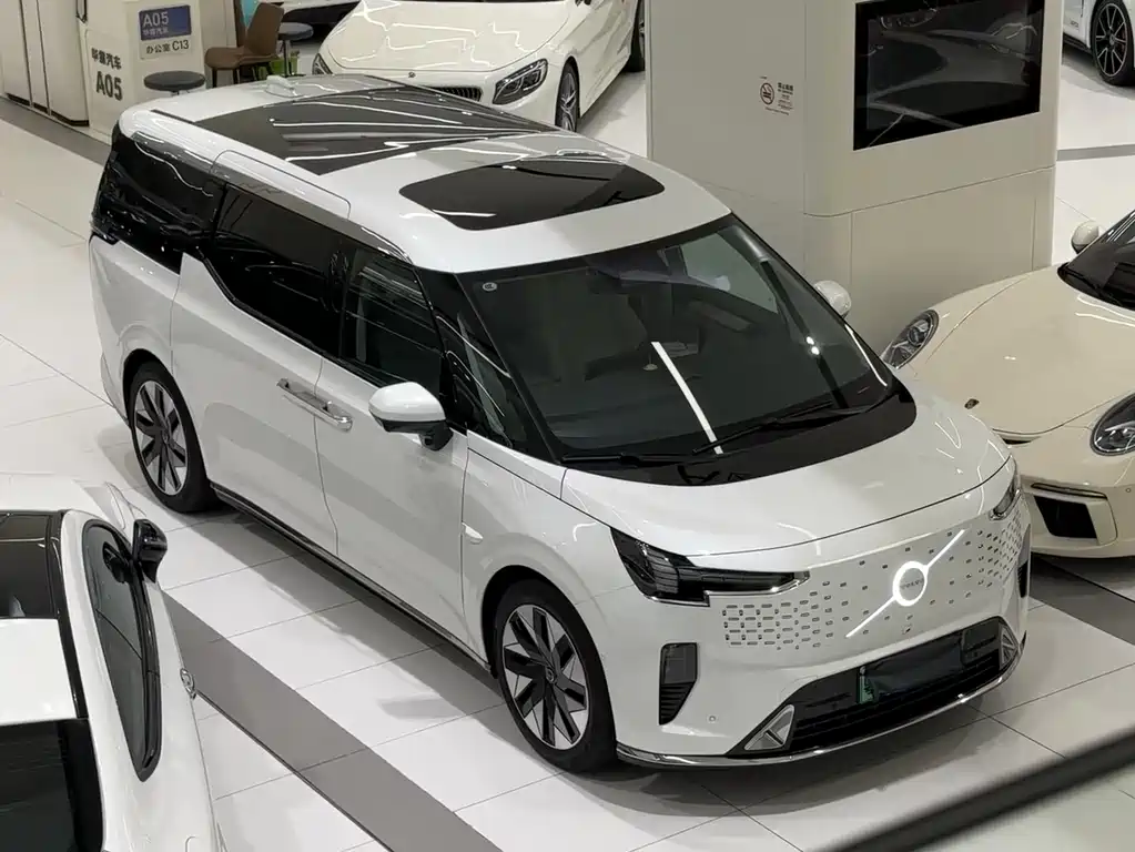 Volvo EM90 2025 Ultra six-seater купить на сайте DeffCars